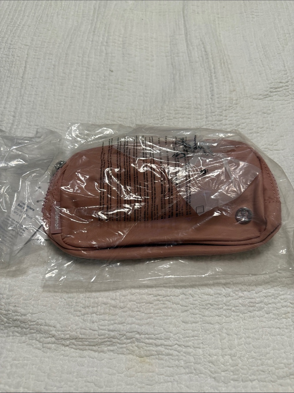 lululemon Everywhere Belt Bag in dusty rose pink